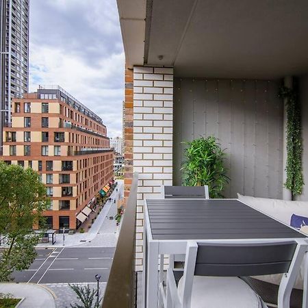 Superb 1 Bedroom Apartment 3Mins From Tube Station Londra Dış mekan fotoğraf