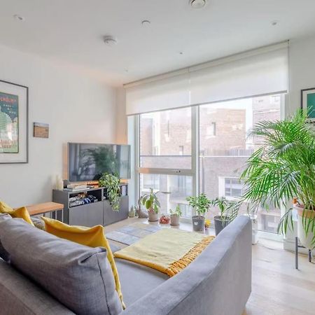 Superb 1 Bedroom Apartment 3Mins From Tube Station Londra Dış mekan fotoğraf