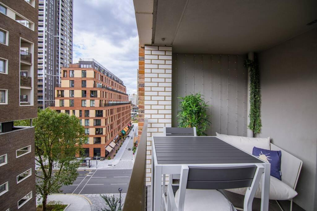 Superb 1 Bedroom Apartment 3Mins From Tube Station Londra Dış mekan fotoğraf