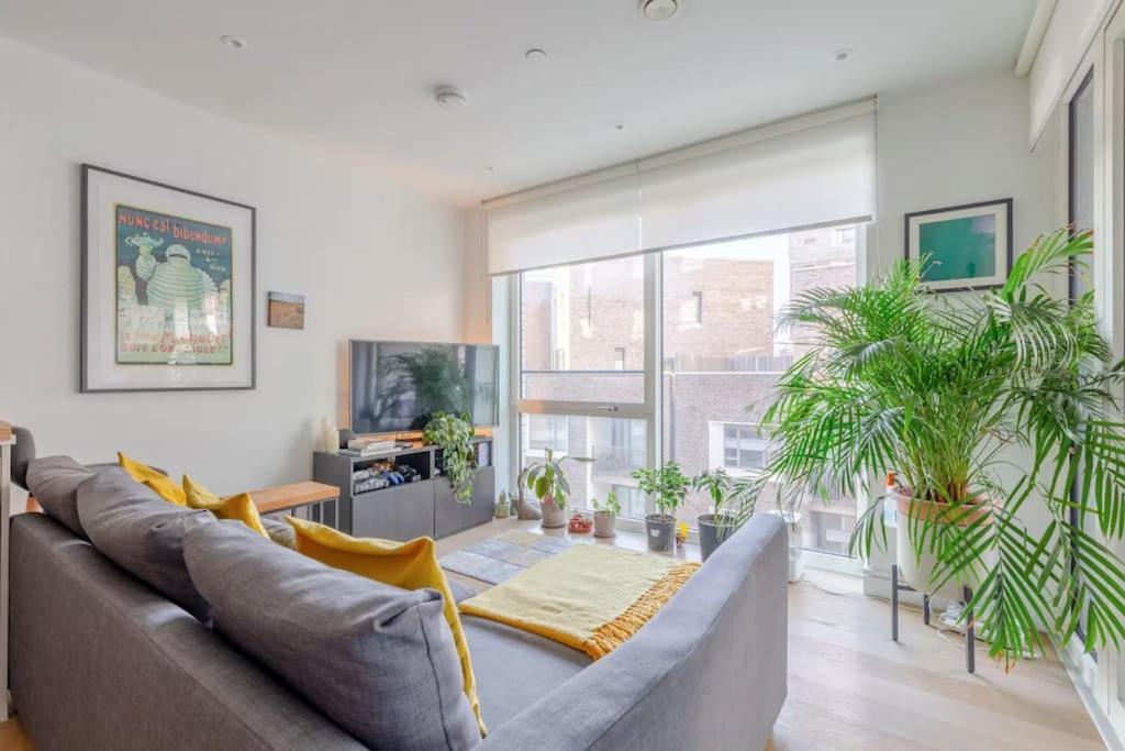 Superb 1 Bedroom Apartment 3Mins From Tube Station Londra Dış mekan fotoğraf